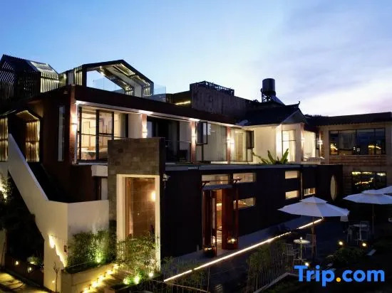 Xianyun Lakeside Hostel