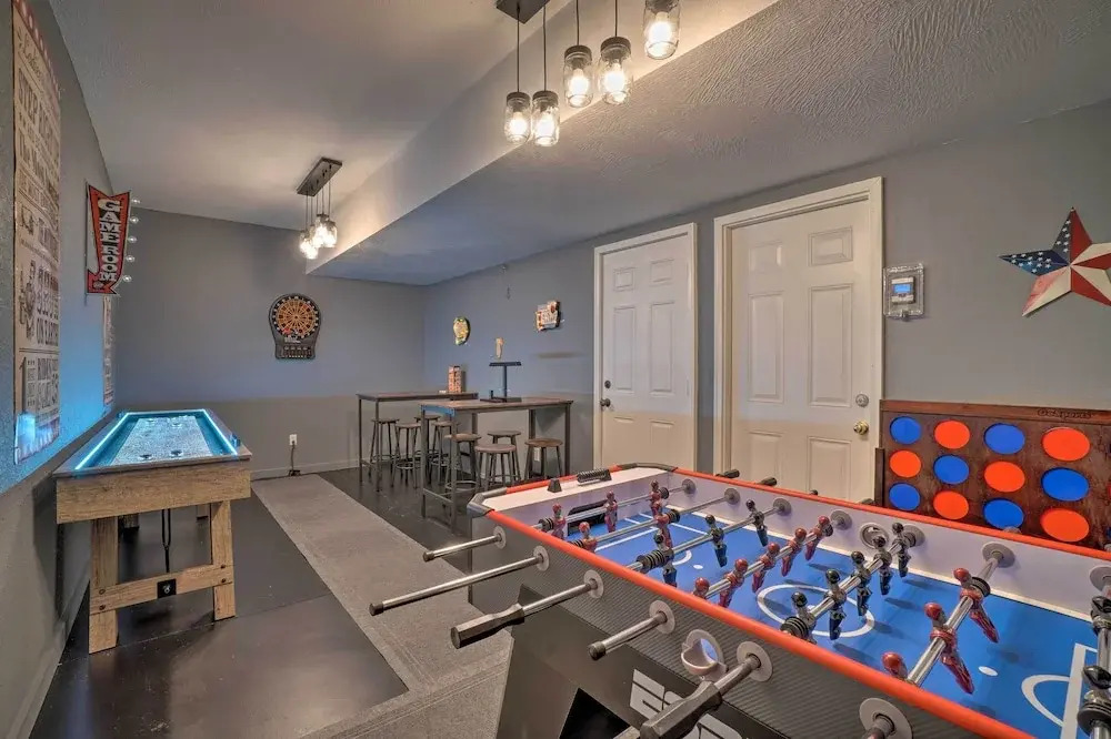 Pet-friendly Branson West Lodge w/ Hot Tub!