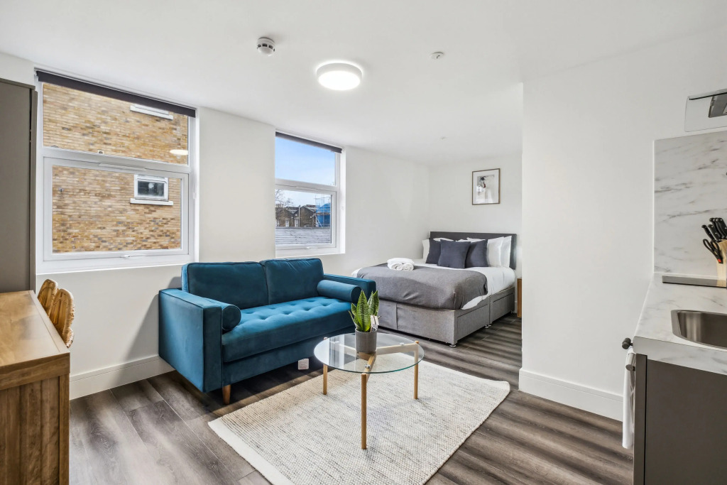 STH Sutherland Avenue Apartment