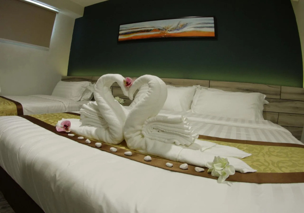 Meriton Inn Hotel