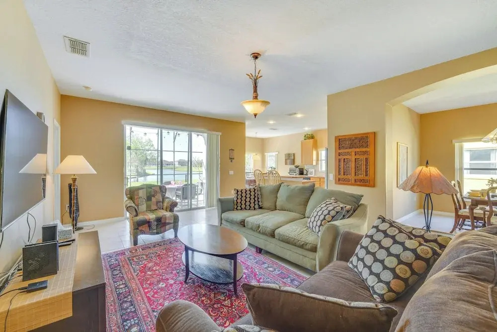 Lake-View Escape w/ Lanai in Kissimmee
