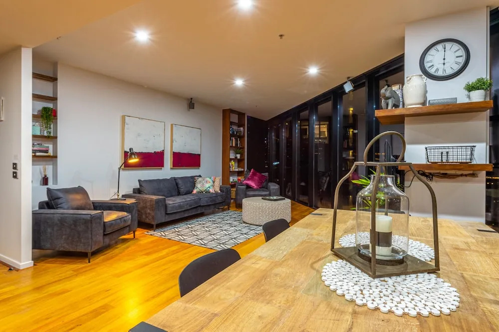 Luxury 3 Bed 2 Bath City Views