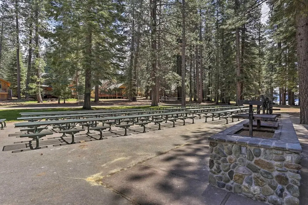 Lake Almanor Country Club Home w/ Views!