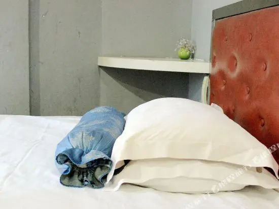 Love Me Jiujiu Hotel