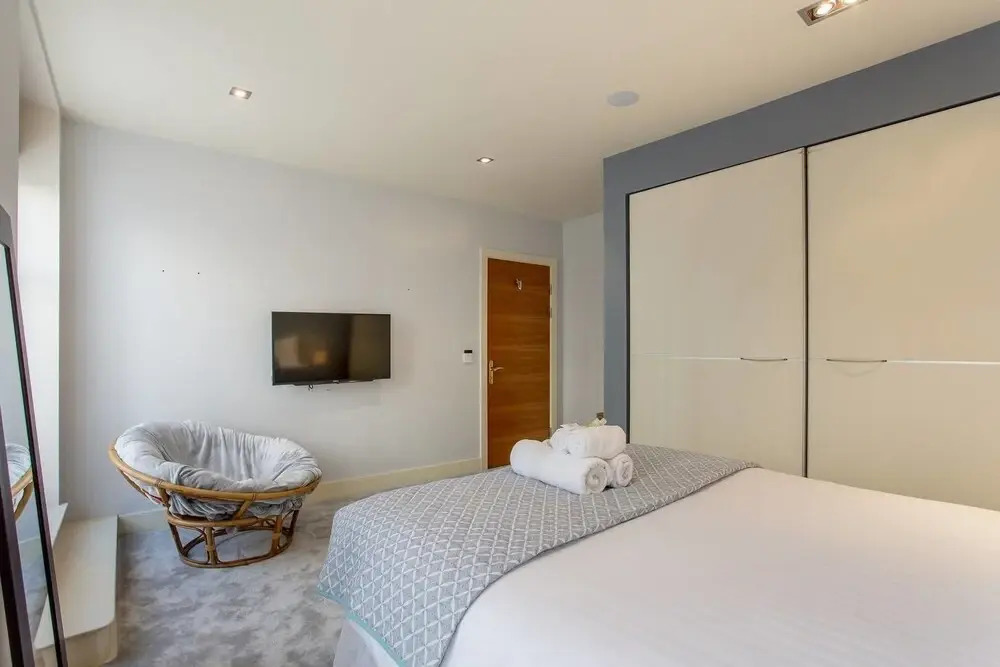 Stylish 2bed Apt With Free Parking/elevator