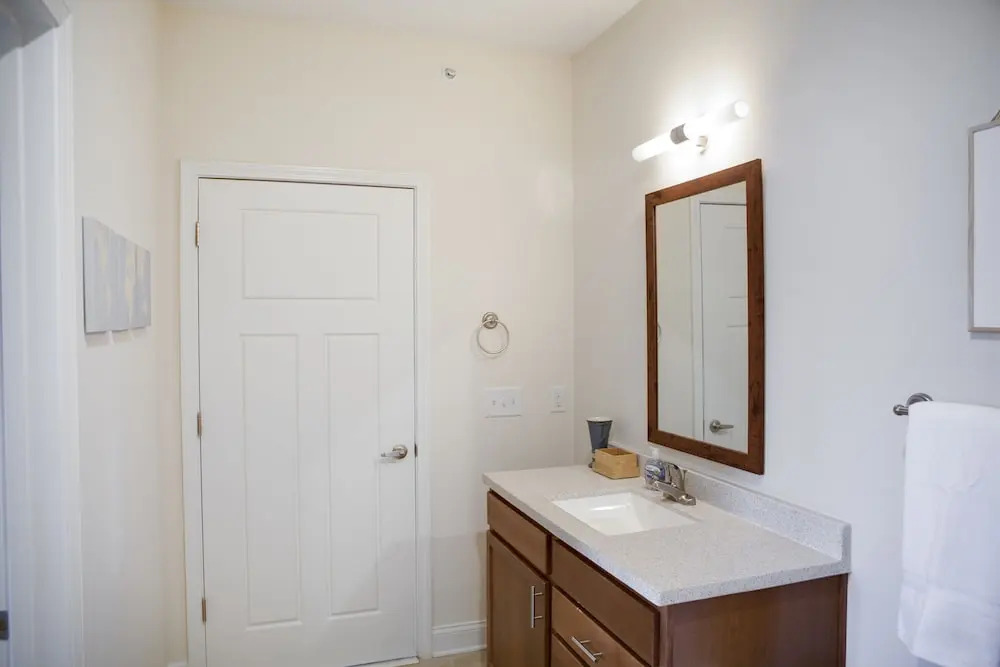 Plaza Midwood 1 and 2 BR Apts with Parking by Frontdesk