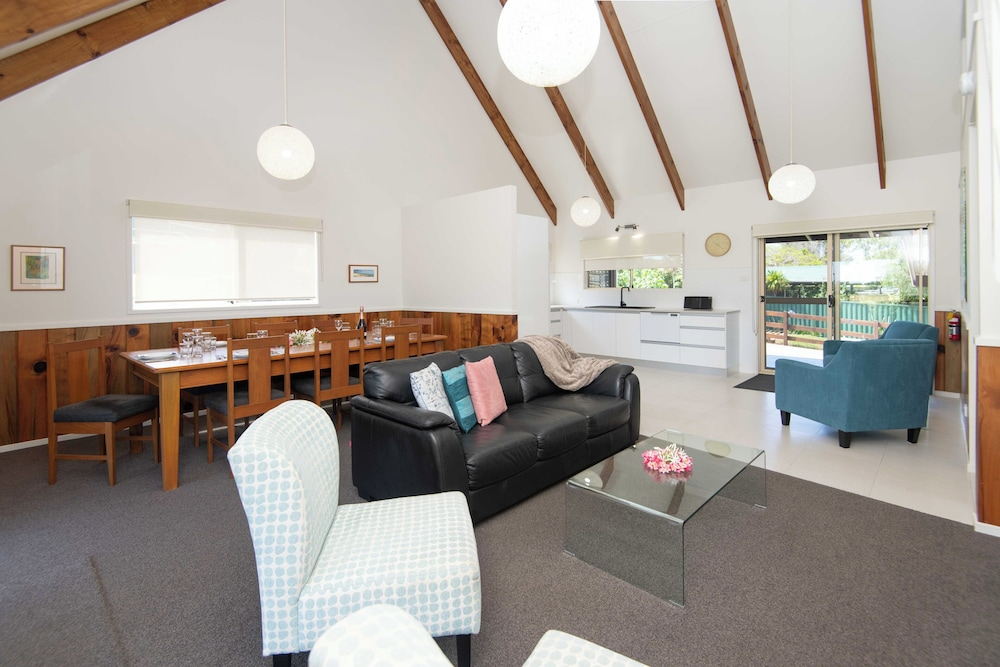 Pitcairn House