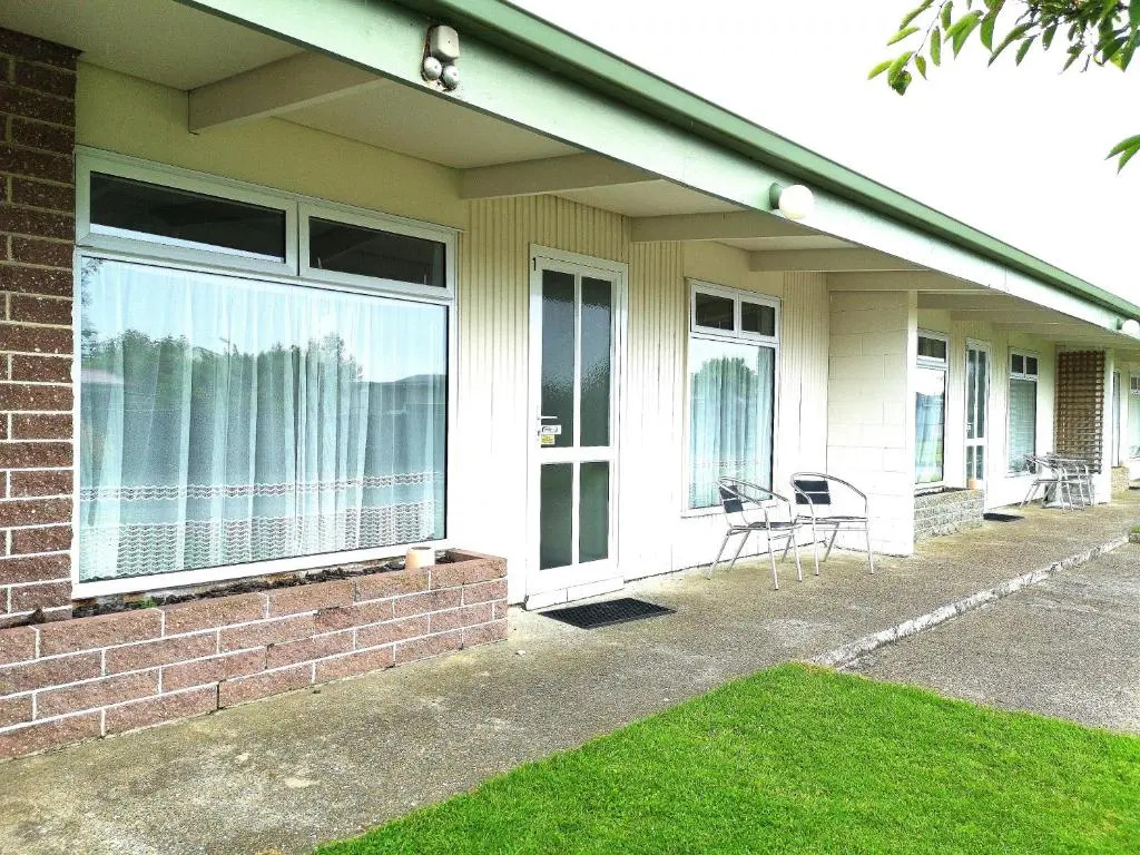 45 On Avenal Motel
