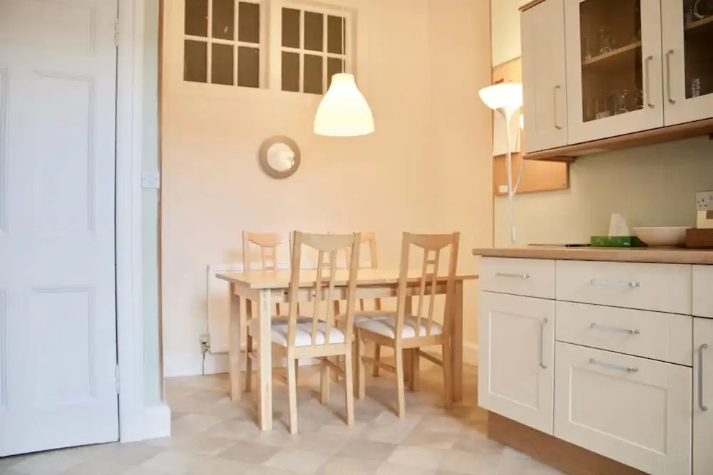 2 Bedroom Bruntsfield Apartment