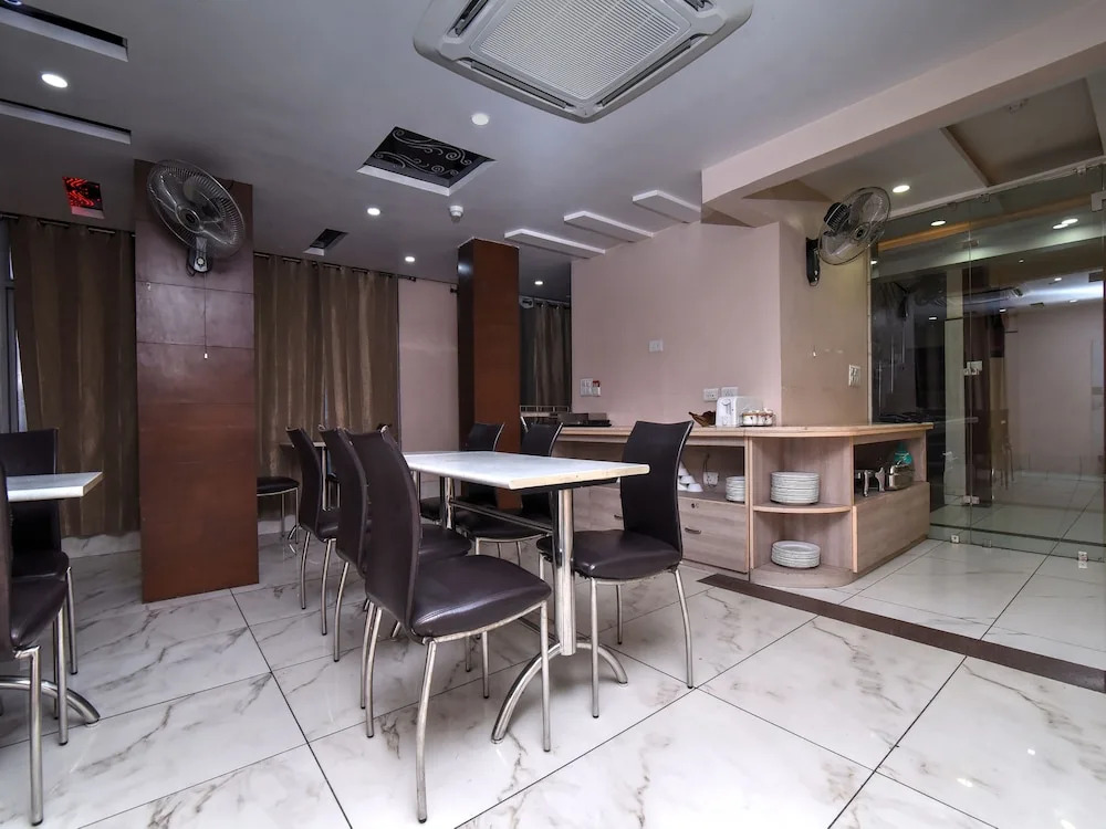 OYO 23188 Glory Villa