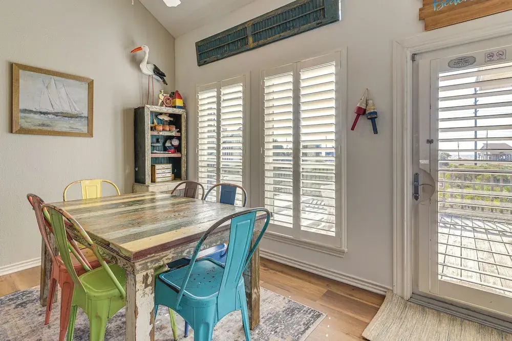 Ocean-view Beach House in Galveston, Dogs Welcome!