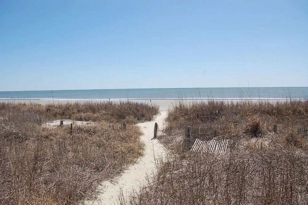 1068-201 Crescent Beach Villas - 2 Br Condo