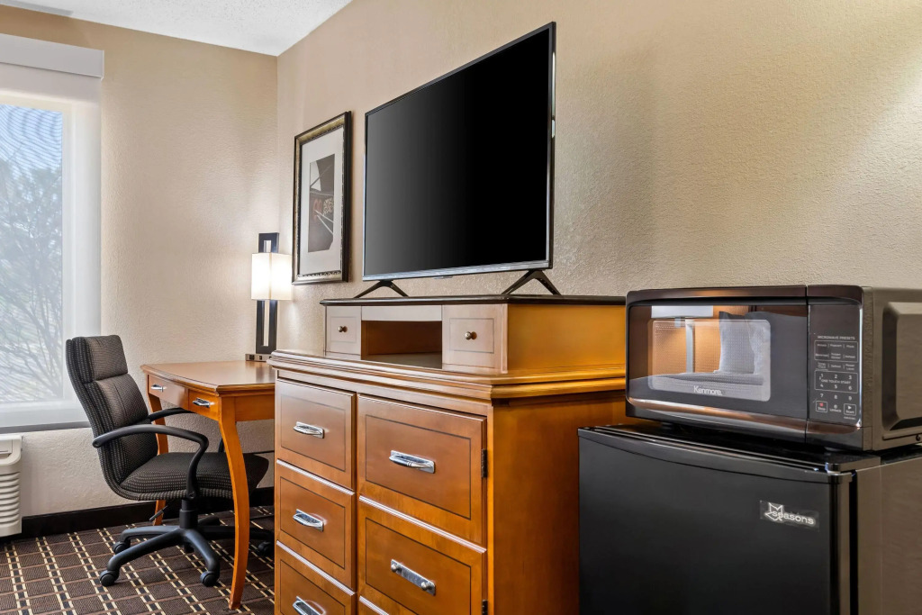 Days Inn by Wyndham Black River Falls - Access to ATV Trail