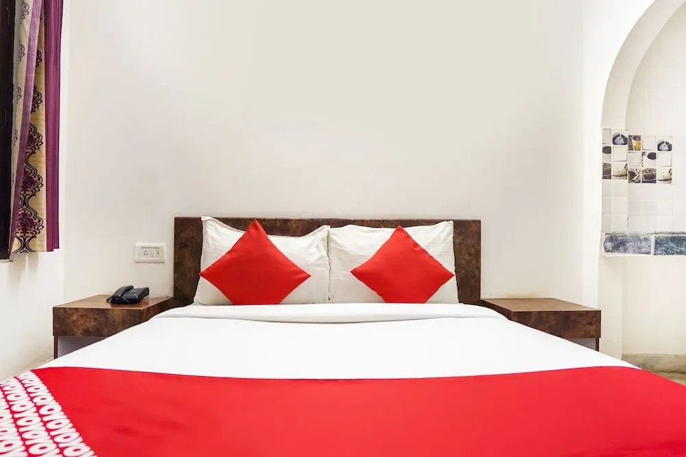 Oyo Flagship 46230 Atta Market