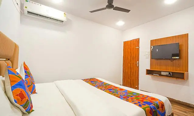 FabHotel Midnight Inn