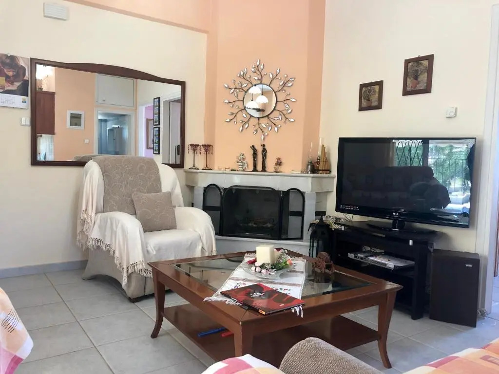 Gerakini 2BR Apt with Shared Pool