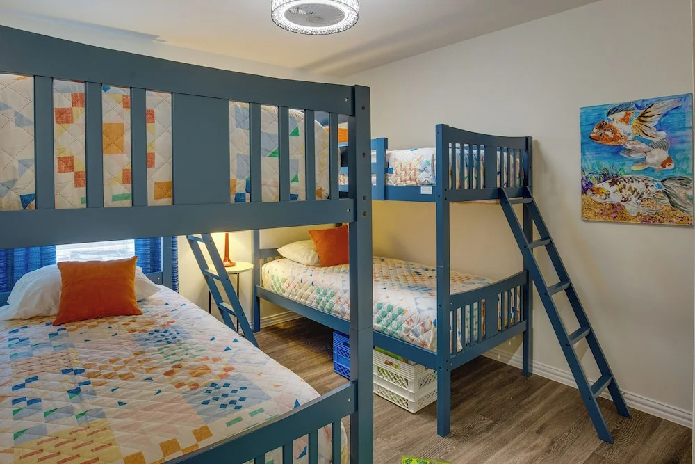 Game Room + Walk to Beach: Gun Barrel City Gem!