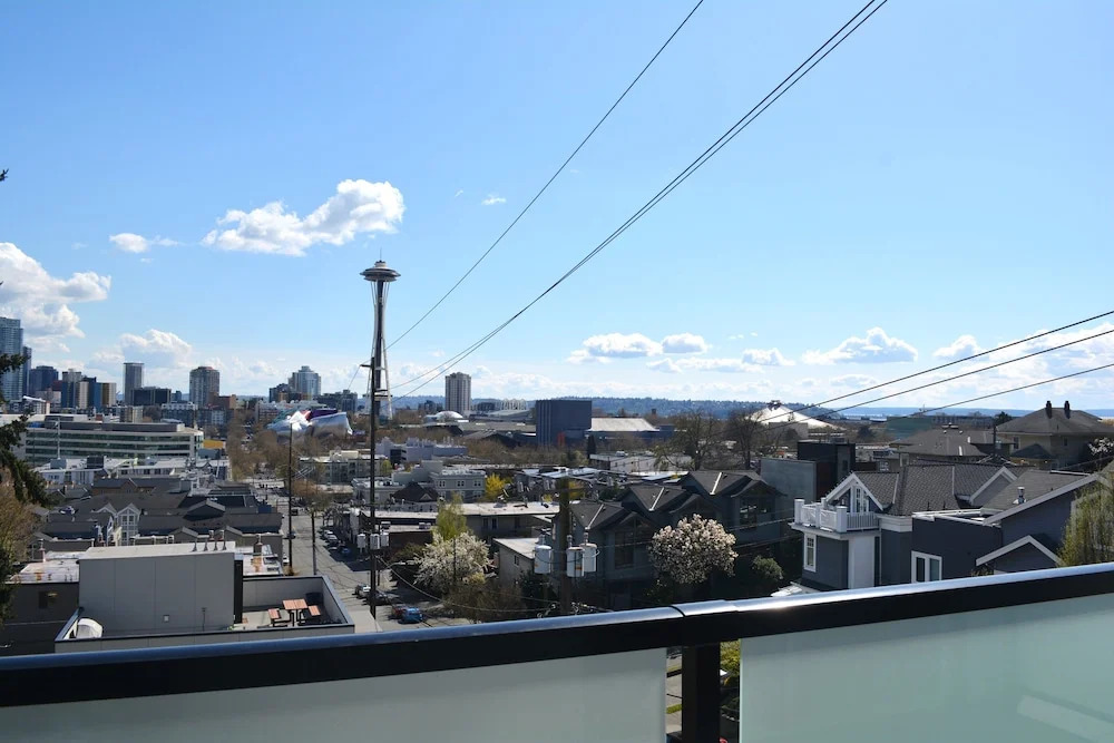 Sunny Westlake Suites by Metro