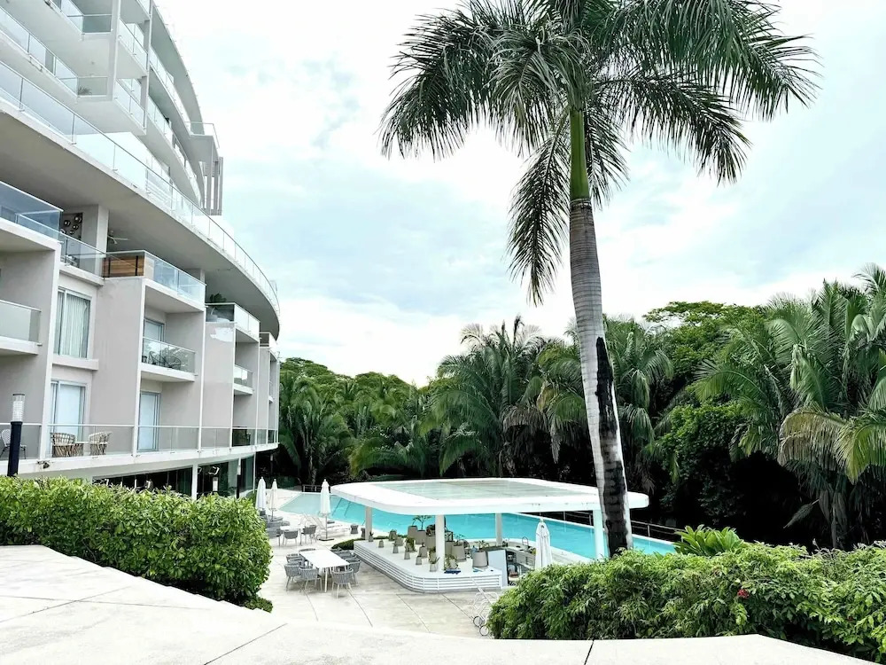 Bolongo 3BR Your Exclusive Oceanfront Escape