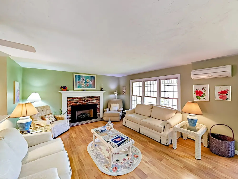 312 Carriage Lane Home - 4 Br home by RedAwning