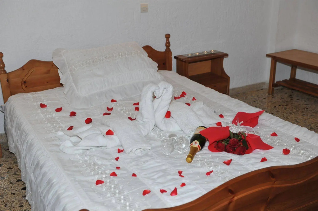 Santa Irini Hotel