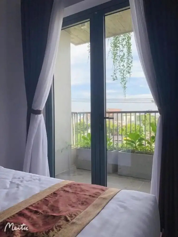 The Shine Hotel & Apartment