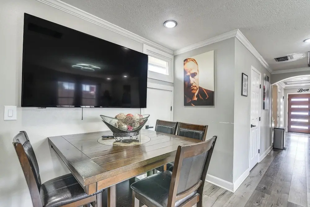 Walkable Apt 2 Mi to Dtwn: Houston Retreat!