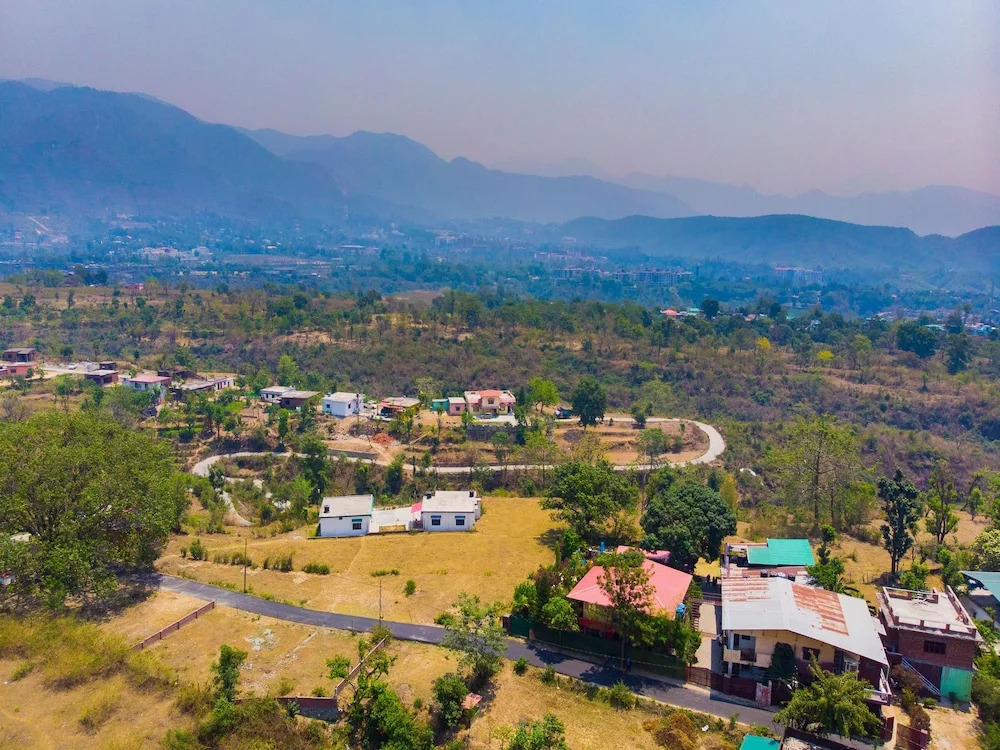 OYO 13227 Home Peaceful 1BHK Mussoorie Bypass