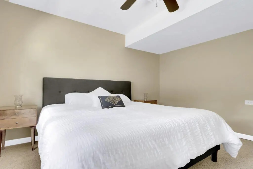 Modern Luxe Family & Groups Friendly Bungalow with Patio & Workspace