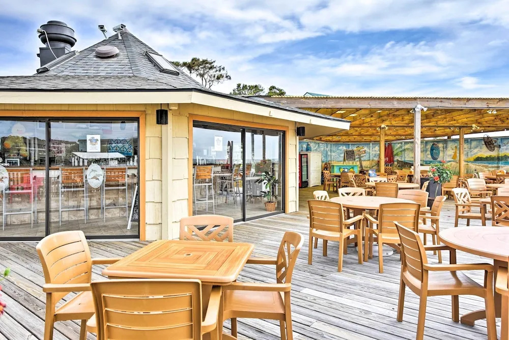 Walk to Pool & Beach: Hilton Head Island Condo!