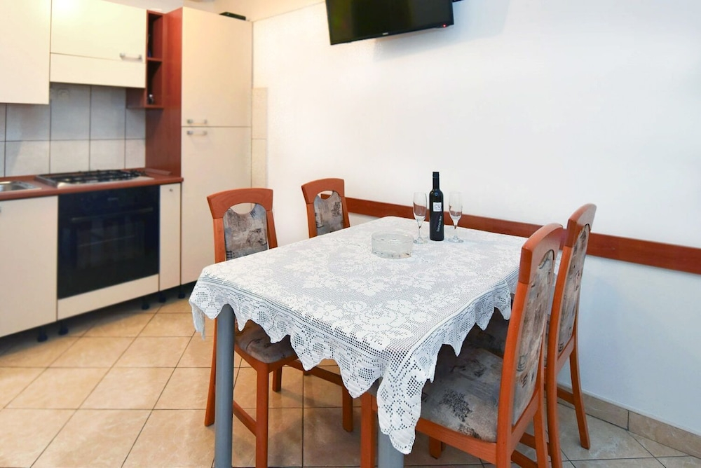 Apartments Mandre near sea