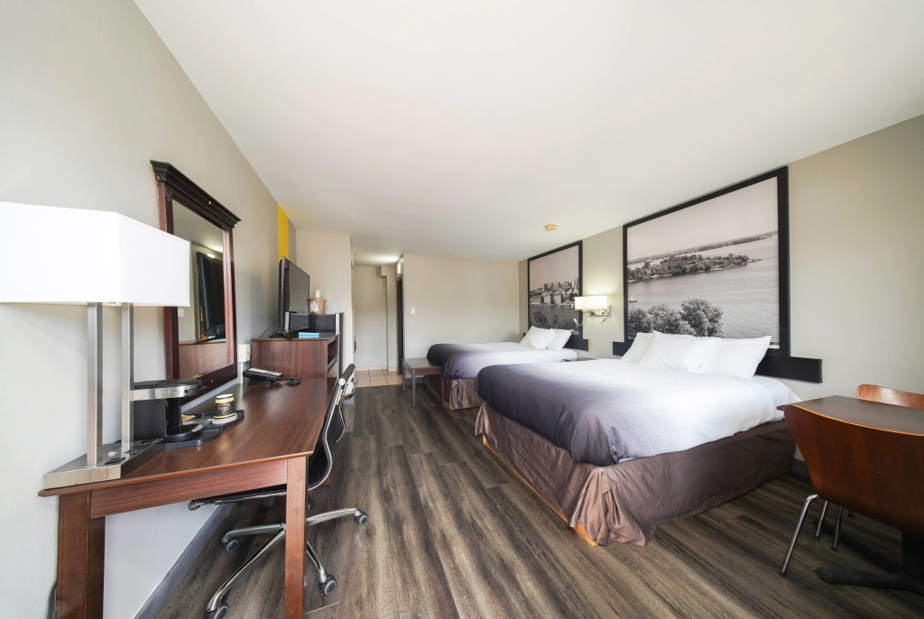 Super 8 by Wyndham Kingston