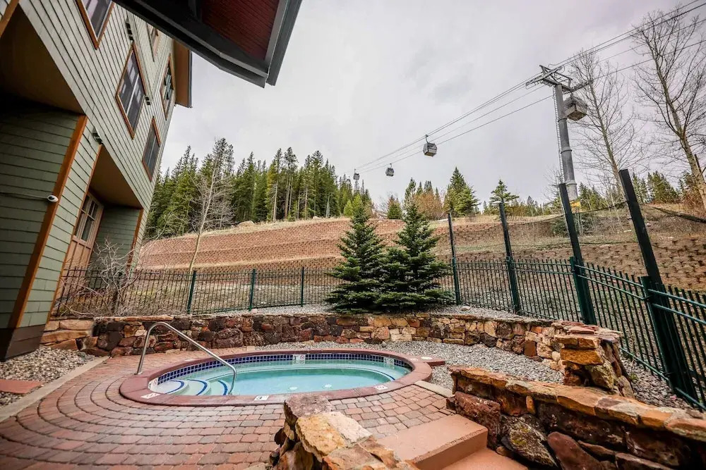 Zephyr Slopeside - 1504 2 Bedroom Condo by RedAwning