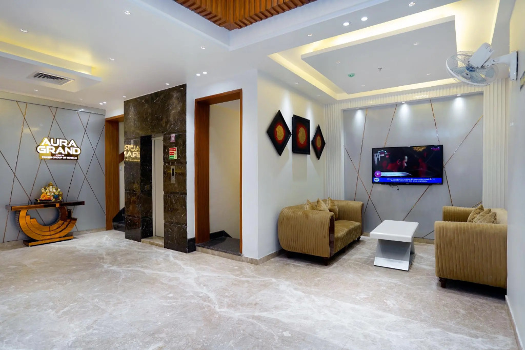 Hotel Aura Grand By Levelup Hotels