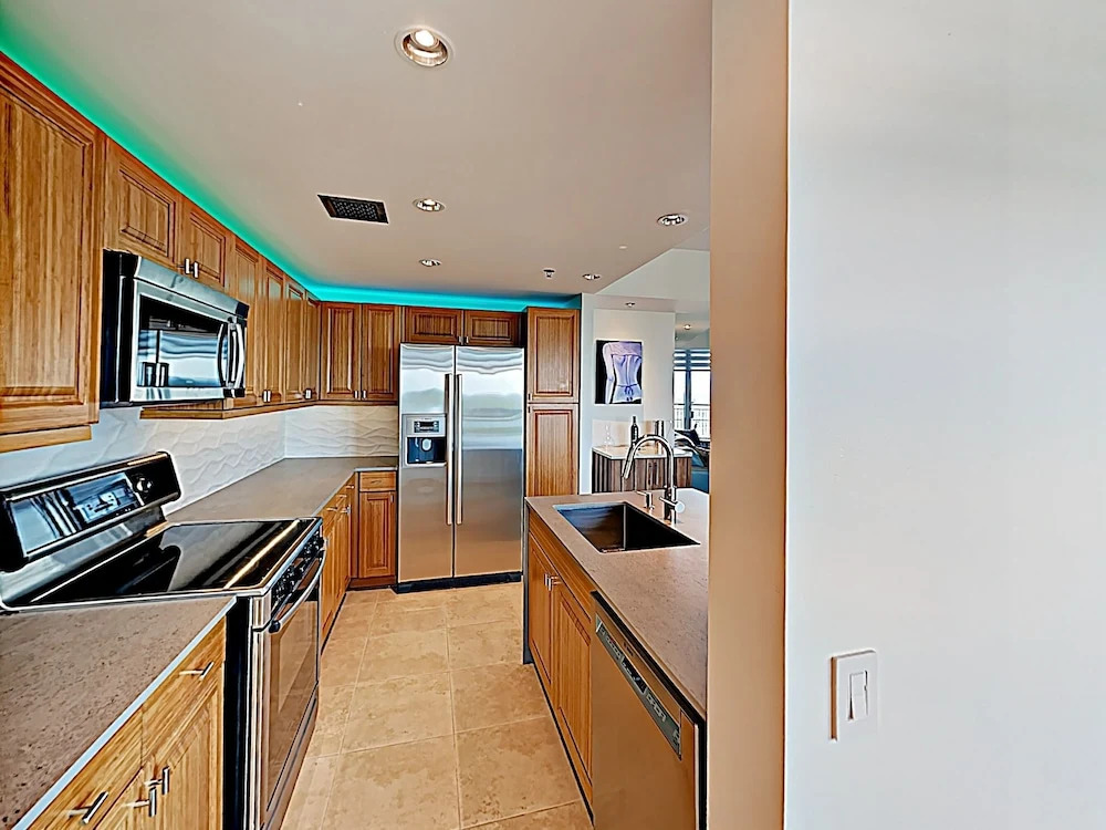 New Listing! Luxe Beachfront Oasis W/ Pools & Gym 2 Bedroom Condo