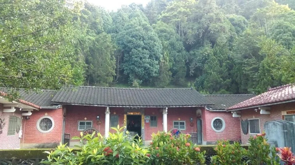 Hong Wa Cuo南投埔里紅瓦厝山居民宿森林系住宿生態手作體驗