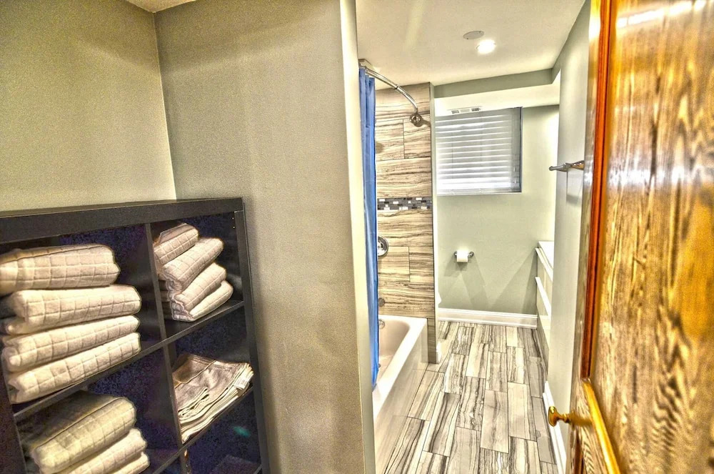 1717 Northwest Apartment #1030 - 2 Br Apts