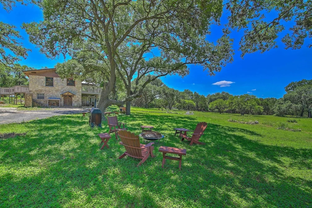 Countryside Cottage: 17 Mi to Downtown San Antonio