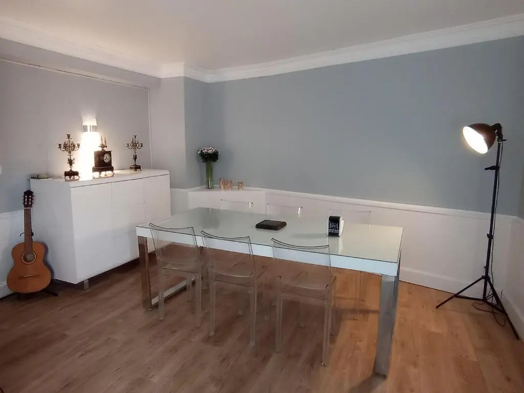 Appartement spacieux en centre ville, 2 chb, terrasse et garage
