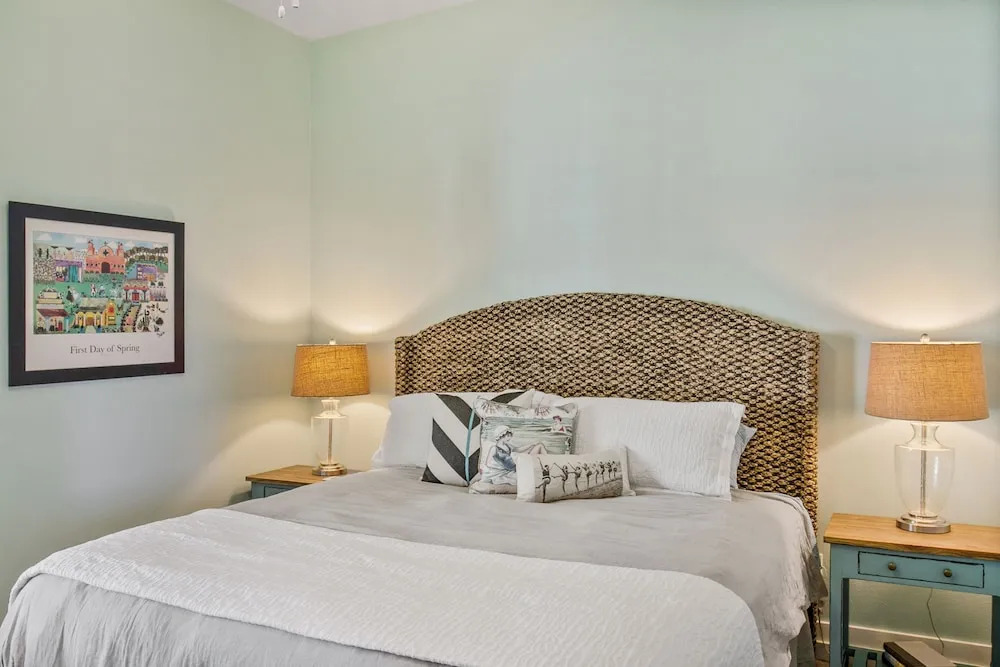 Gulf-view New-build W/ Pool & On-site Beach Access 4 Bedroom Home