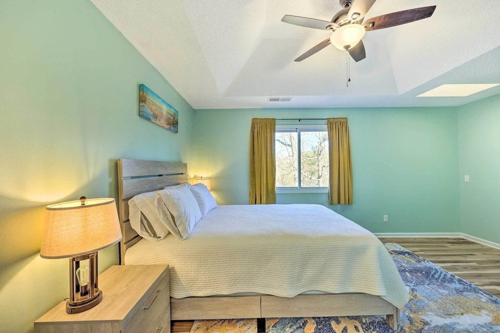 Hot Springs Getaway w/ Beautiful Lake Views