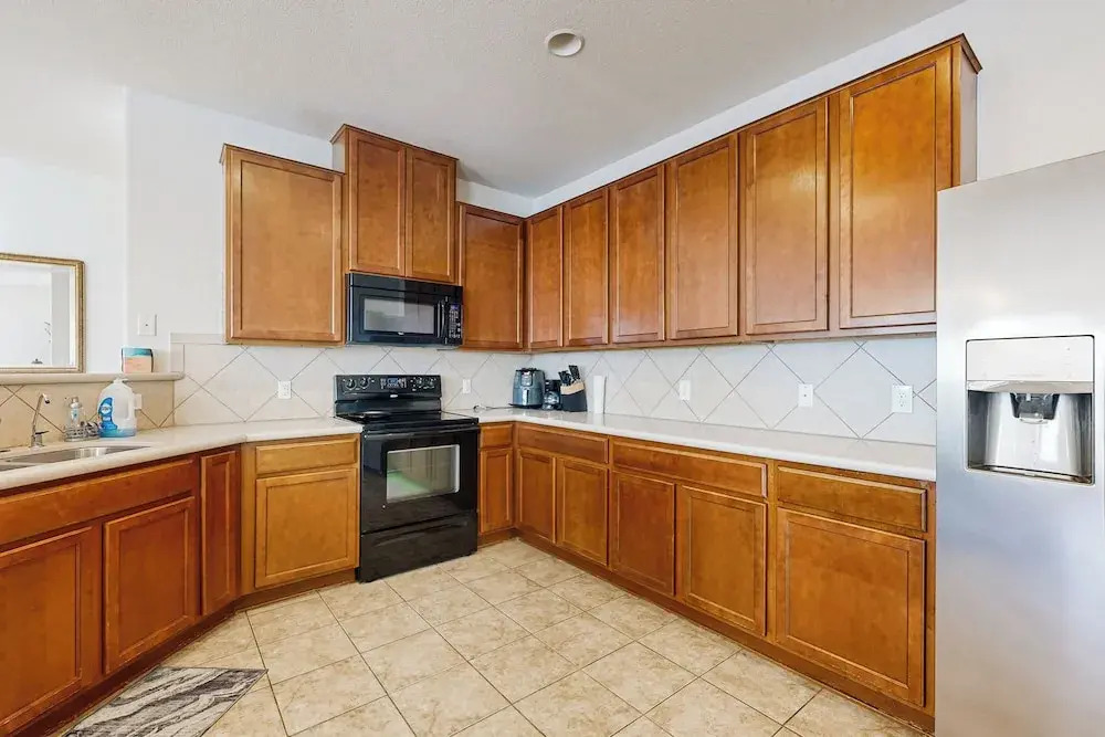 Inviting Home w/ Enlosed Yard & Gas Grill