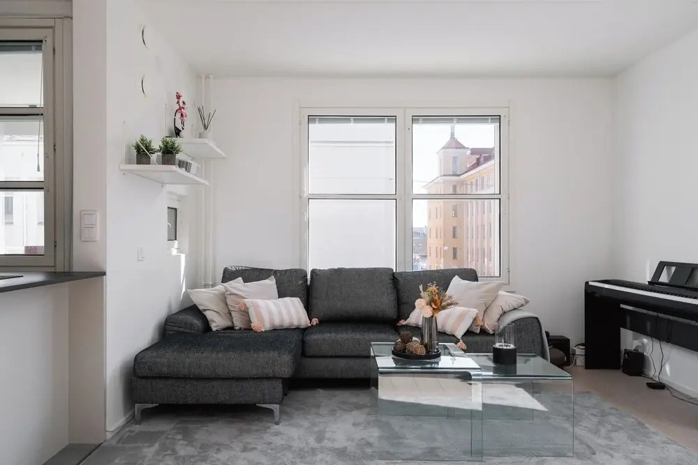 Modern 1BR Apartment with Balcony