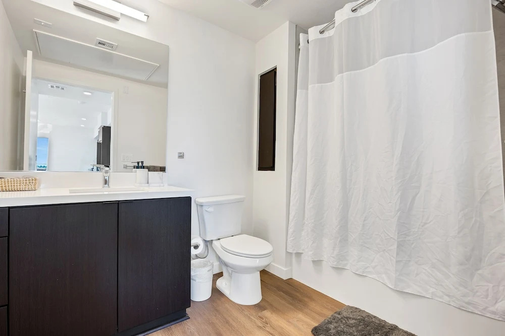 Luxury Apartment in Hollywood