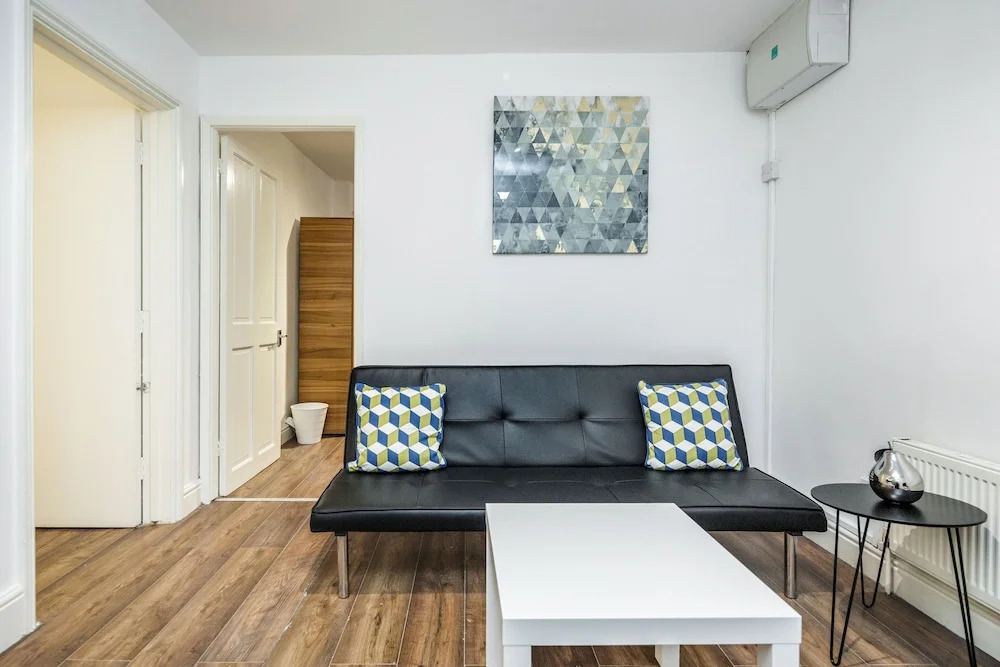 Charming 1-bed Basement Apartment in Lewisham