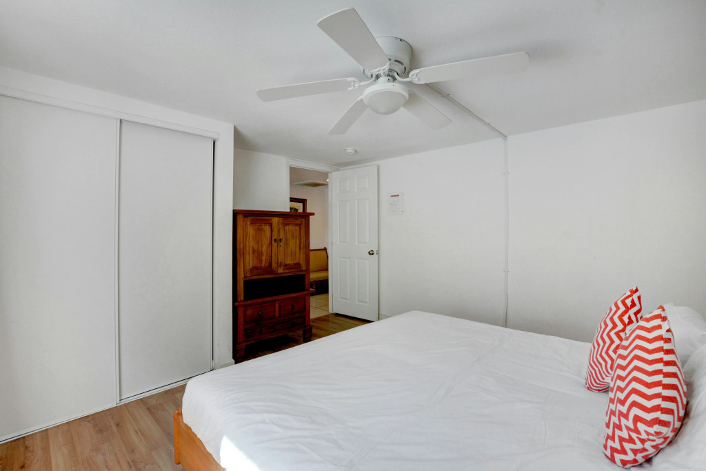 Vibrant in Vegas 4 Bd with Shimmering Pool!