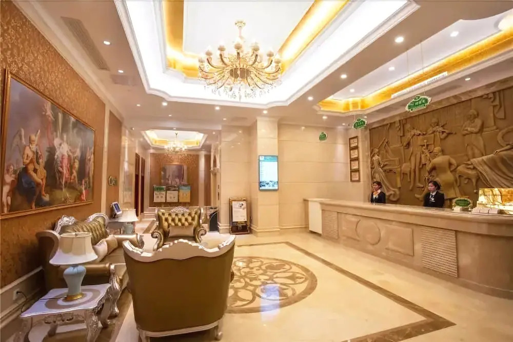 Vienna Hotel Guigang Central Square