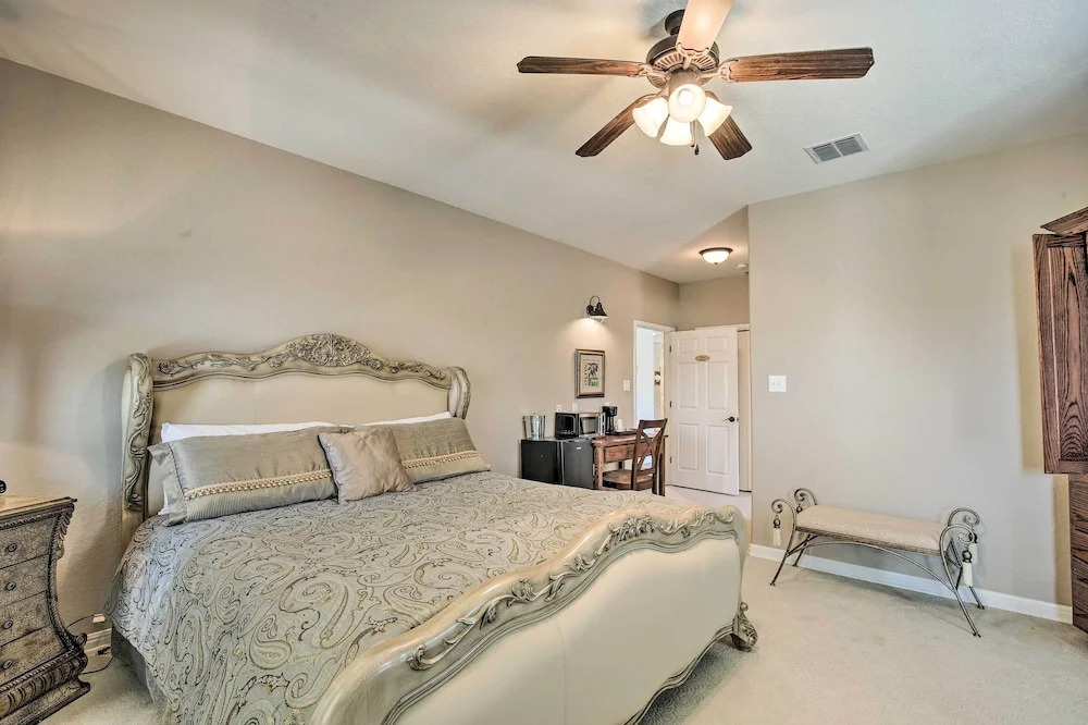Luxury San Antonio Retreat: 110-acre Private Ranch