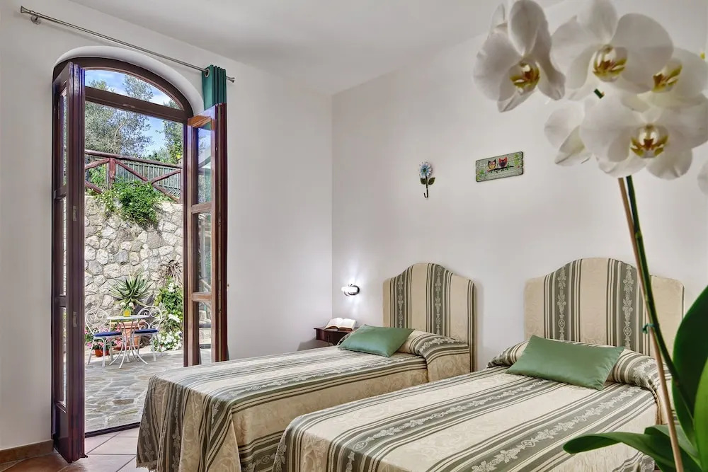 Tulipano - A Charming and Peaceful Hillside Villa With Lovely Views