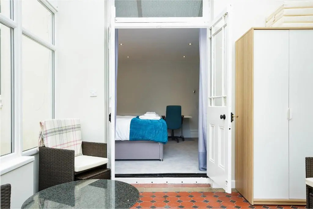 Stopover at ORCHARD GARDEN APARTMENT with great outdoor space